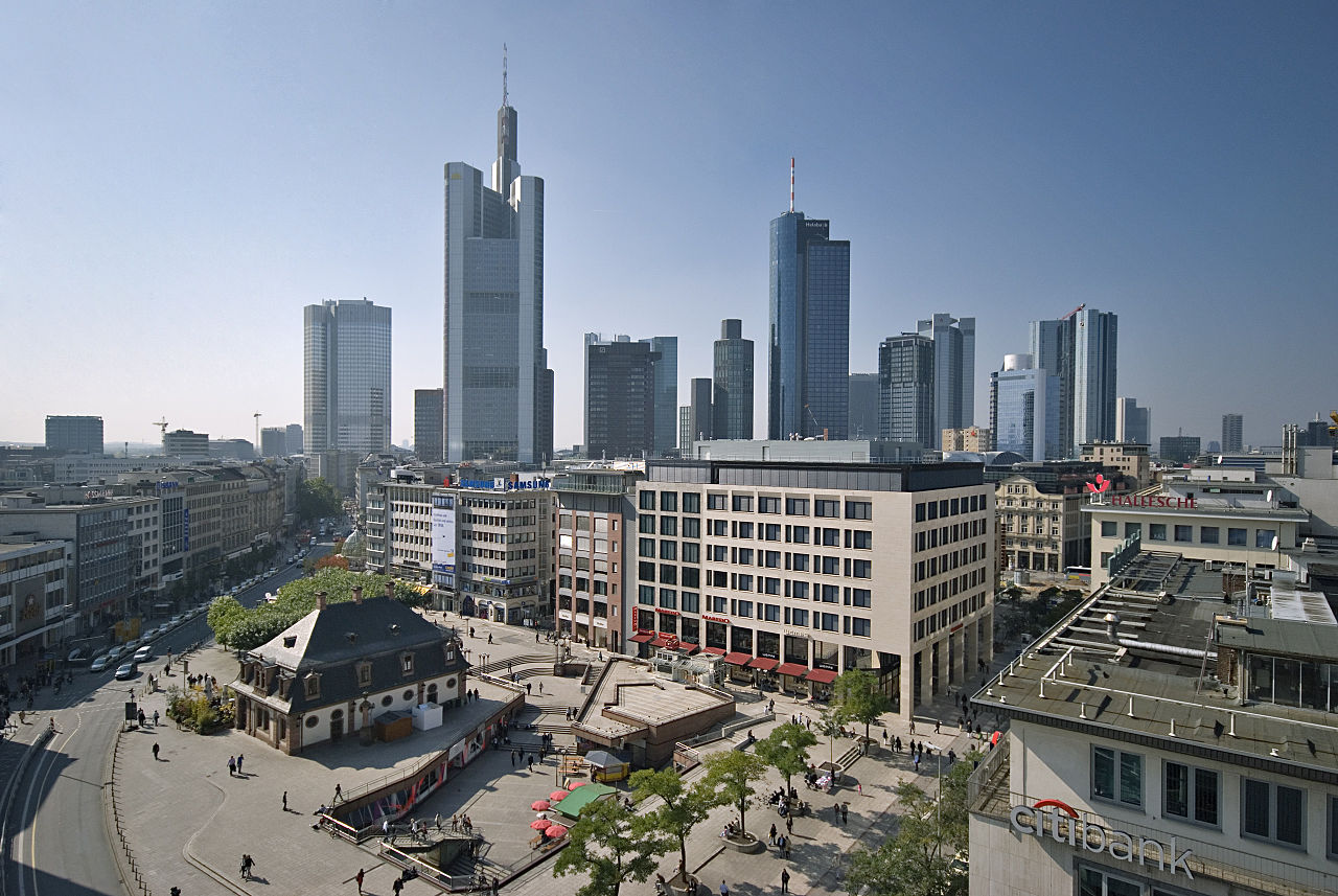 Hauptwache mit Skyline